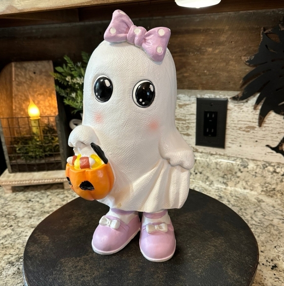 Ghost girl with purple bow - Picture 1 of 4